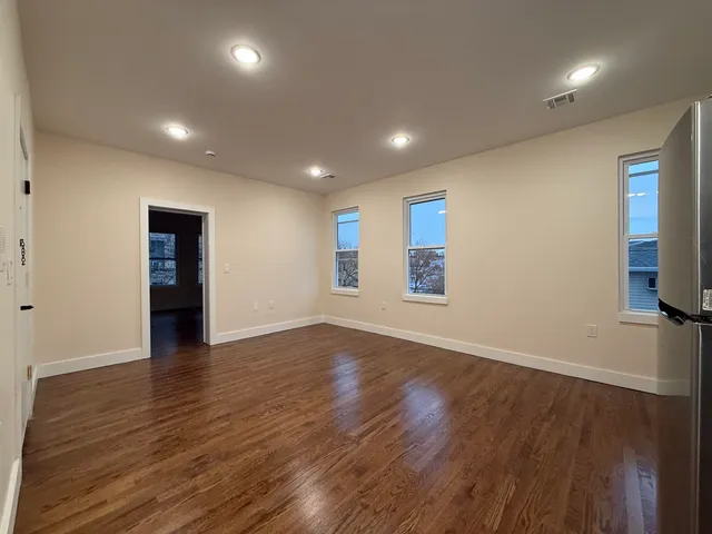 $3,200 | 165 Danforth Avenue, Unit 3, Jersey City, NJ 07305