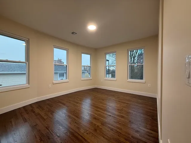 $3,200 | 165 Danforth Avenue, Unit 3, Jersey City, NJ 07305