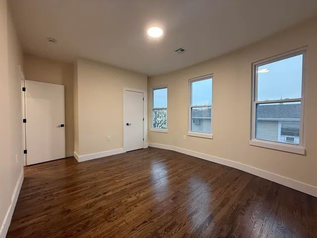 $3,200 | 165 Danforth Avenue, Unit 3, Jersey City, NJ 07305