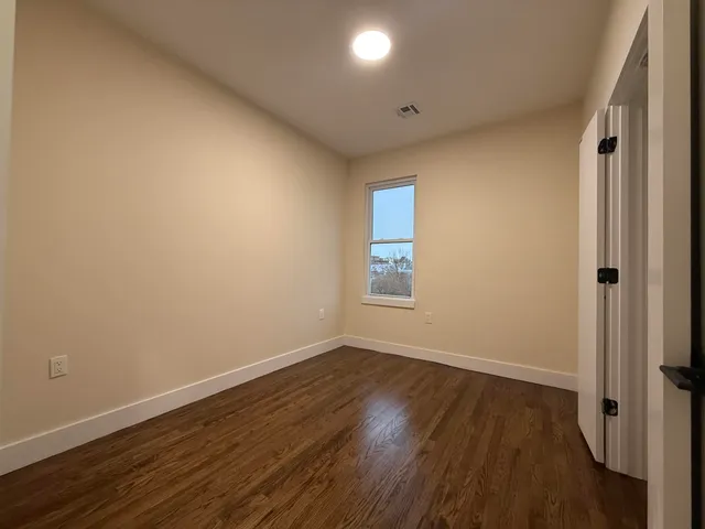 $3,200 | 165 Danforth Avenue, Unit 3, Jersey City, NJ 07305