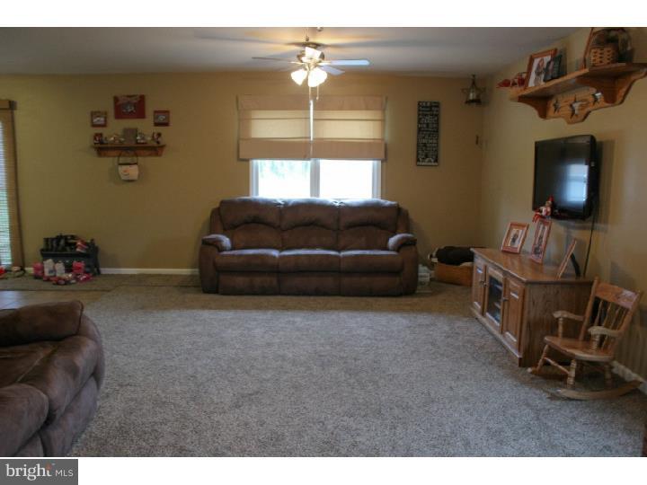 201 Marlton Road Pilesgrove, NJ 08098 - Photo 3 of 25 Living Room