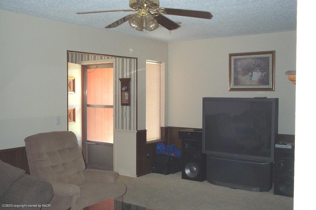 5206 Susan Drive Amarillo, TX 79110 - Photo 2 of 7 Living Room (1)