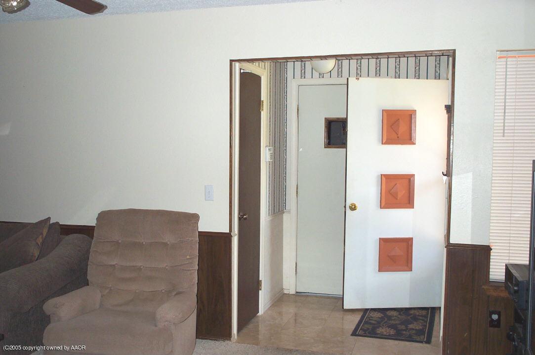 5206 Susan Drive Amarillo, TX 79110 - Photo 5 of 7 Entry