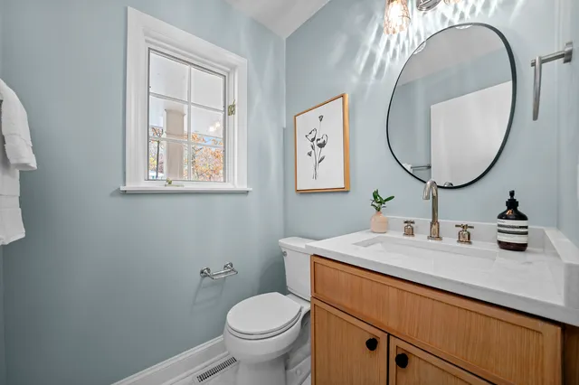 $1,100,000 | 524 Forest Hill Road, Lake Forest, IL 60045