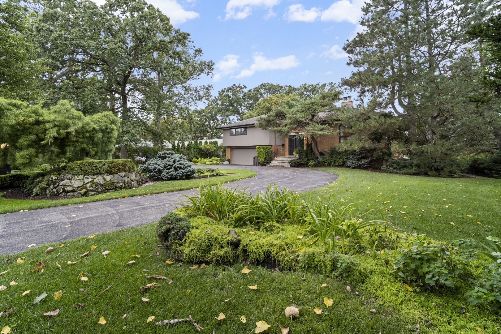 a view of a house with a big yard