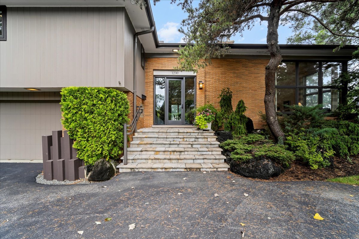 1230 Fairfield Road Glencoe, IL 60022 - Photo 3 of 46 Gallery Image 3