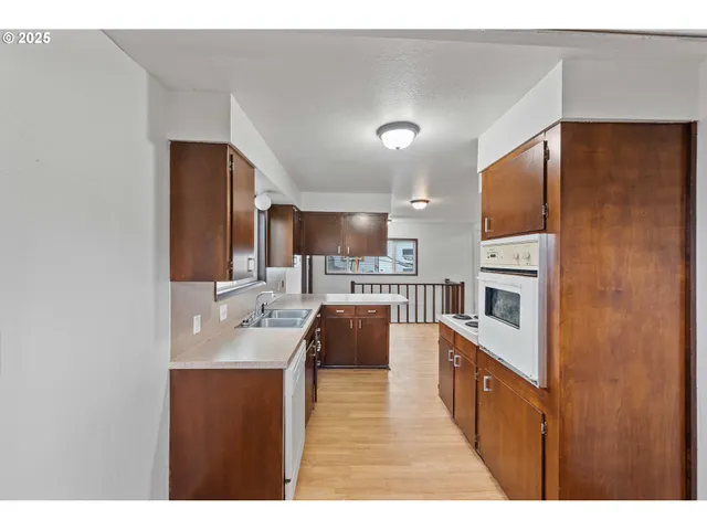 $335,000 | 1392 North 8th Street, Coos Bay, OR 97420