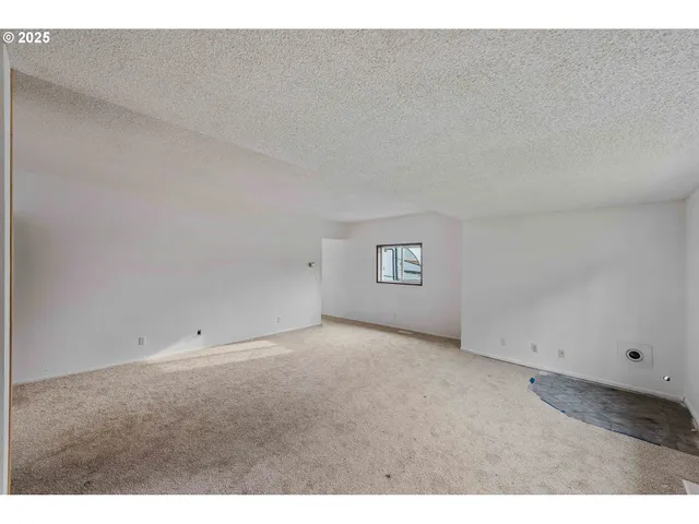 $335,000 | 1392 North 8th Street, Coos Bay, OR 97420