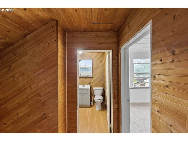 $335,000 | 1392 North 8th Street, Coos Bay, OR 97420