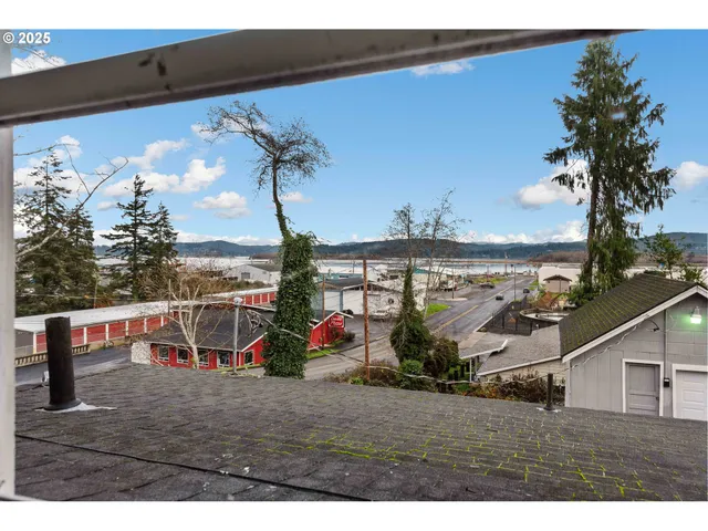 $335,000 | 1392 North 8th Street, Coos Bay, OR 97420