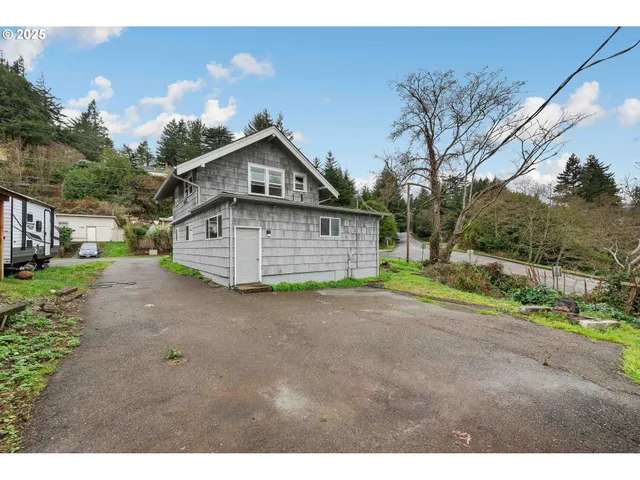 $335,000 | 1392 North 8th Street, Coos Bay, OR 97420