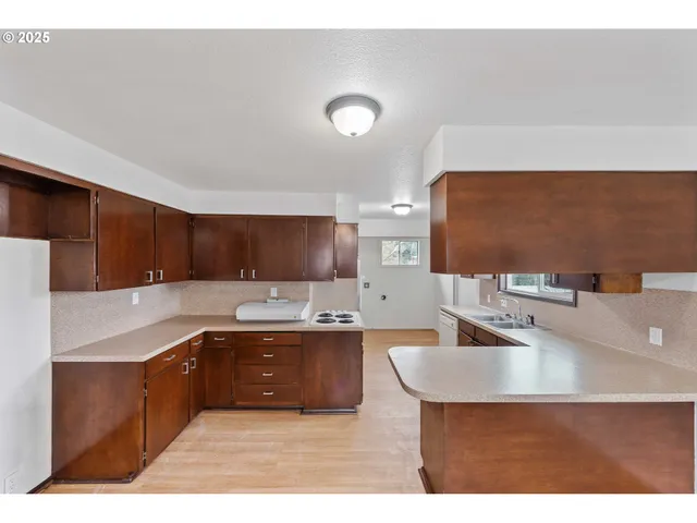 $335,000 | 1392 North 8th Street, Coos Bay, OR 97420