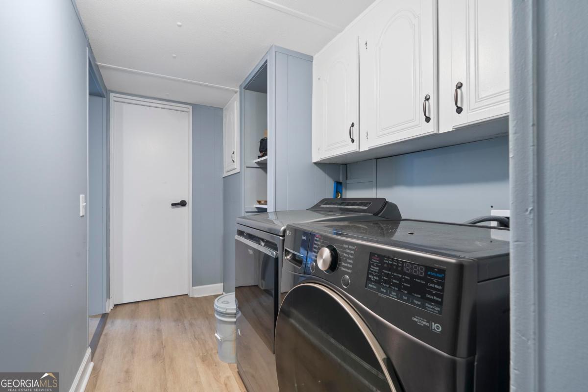 158 Thomas Field Road Southeast Milledgeville, GA 31061 - Photo 14 of 28 a stove top oven sitting inside of a kitchen