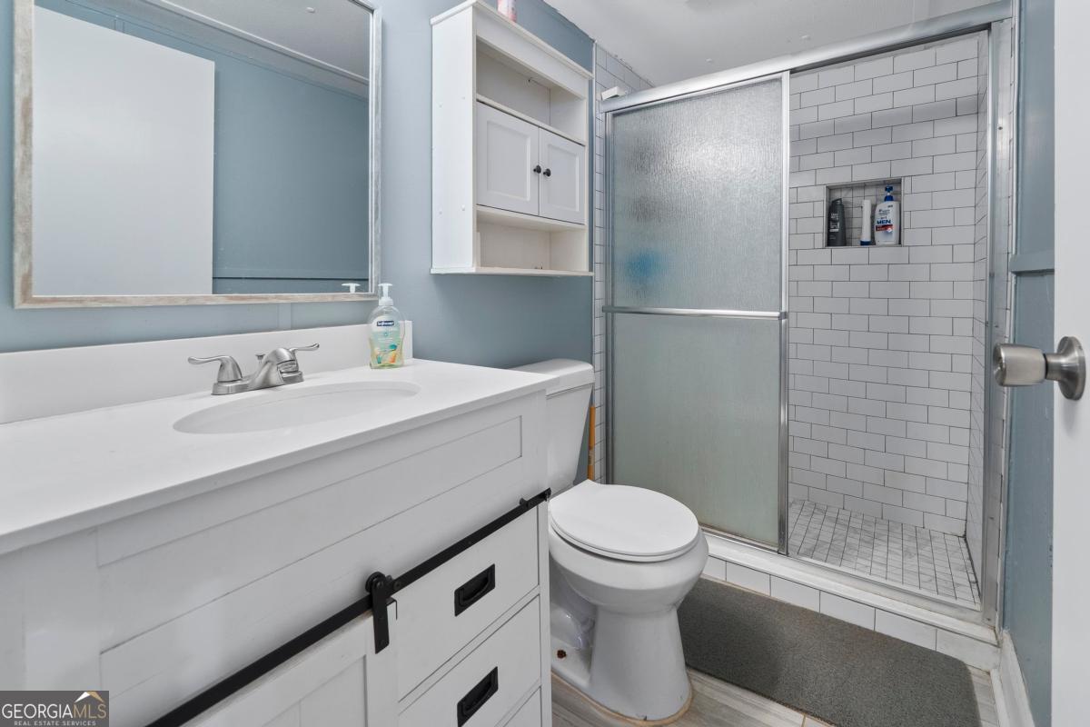 158 Thomas Field Road Southeast Milledgeville, GA 31061 - Photo 20 of 28 a bathroom with a sink toilet and shower