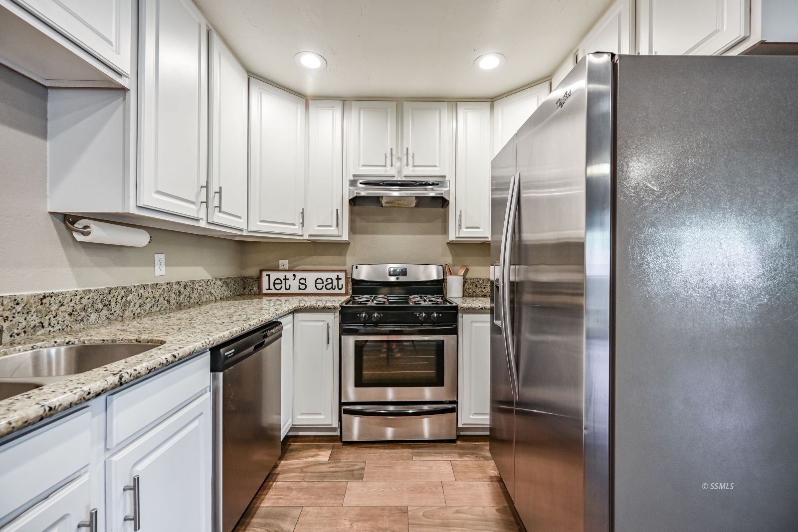 229 South Broadway Street Ridgecrest, CA 93555 - Photo 12 of 40