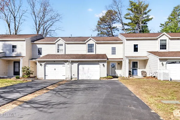 $299,000 | 214 Whitetail Court, Ballston Spa, NY 12020