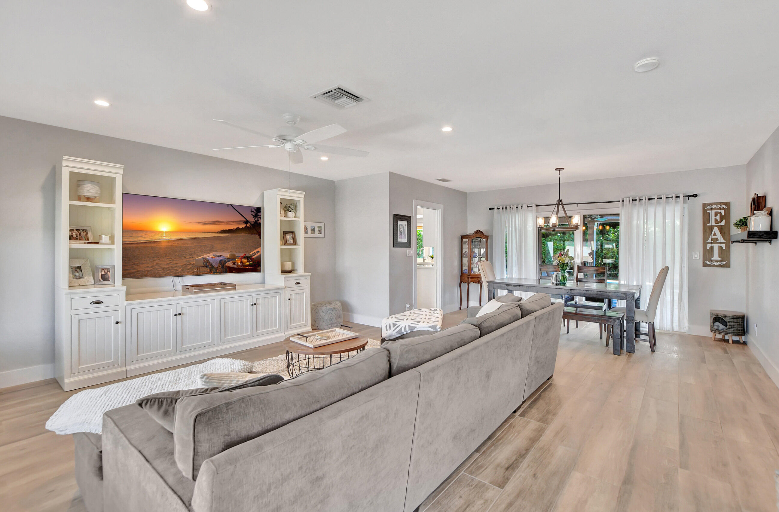 966 Hickory Terrace Boca Raton, FL 33486 - Photo 2 of 20 Livingroom