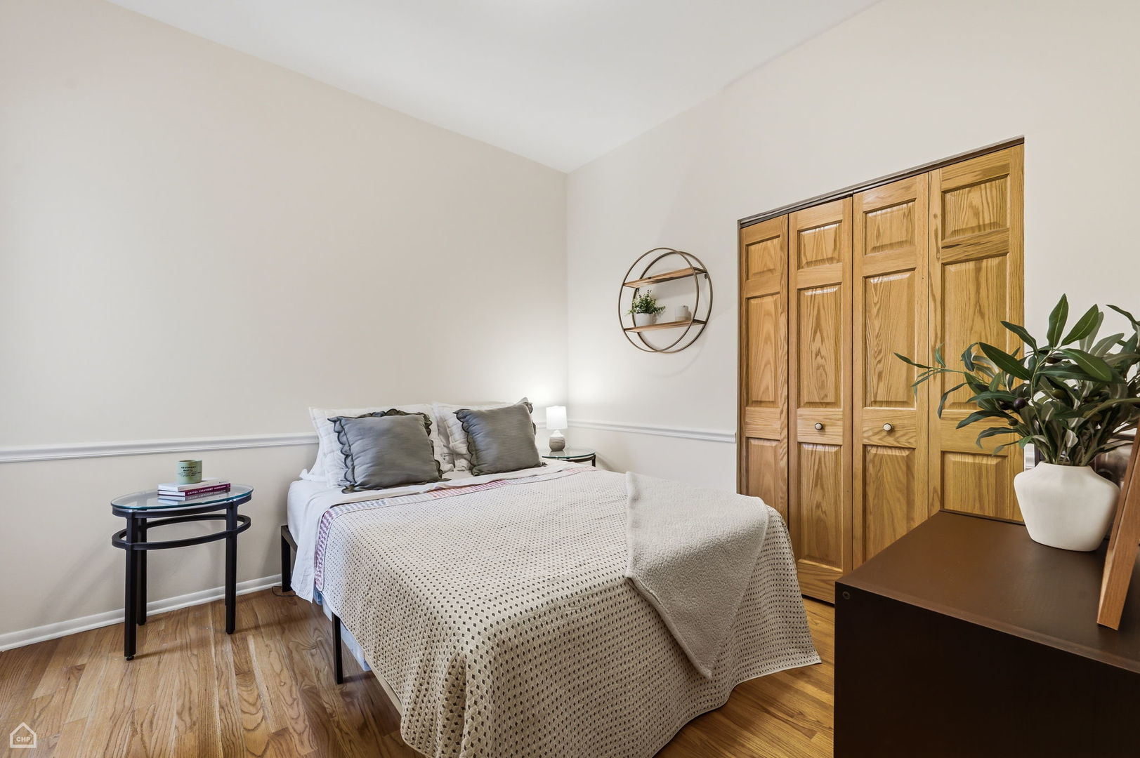 1044 West Byron Street, Unit 2E Chicago, IL 60613 - Photo 9 of 17