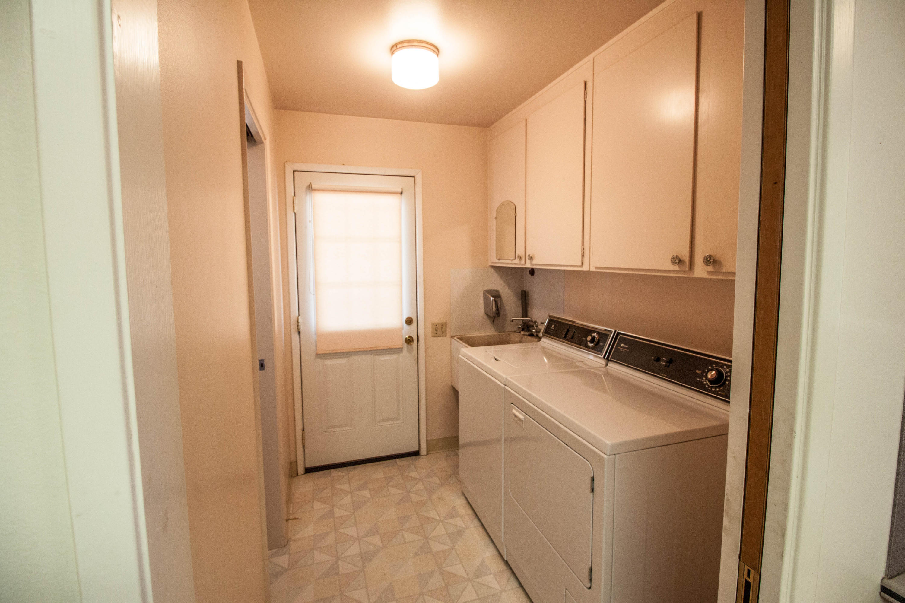 1144 Denton Way Redding, CA 96002 - Photo 13 of 18 Laundry Room