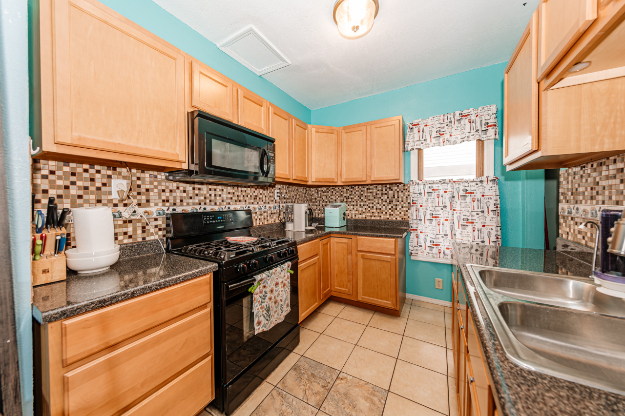 1946 South 76th Street West Allis, WI 53219 - Photo 11 of 31 Kitchen