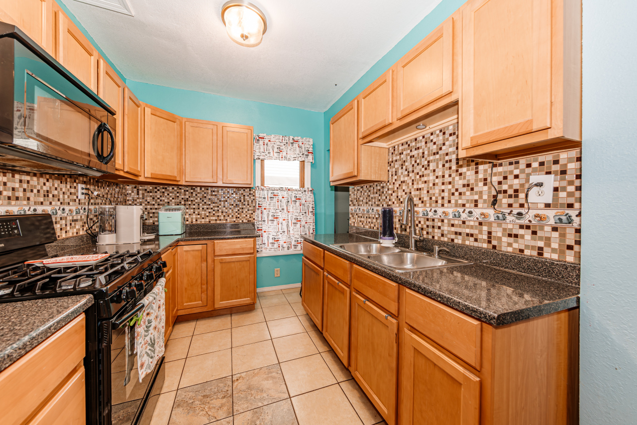 1946 South 76th Street West Allis, WI 53219 - Photo 10 of 31 Kitchen