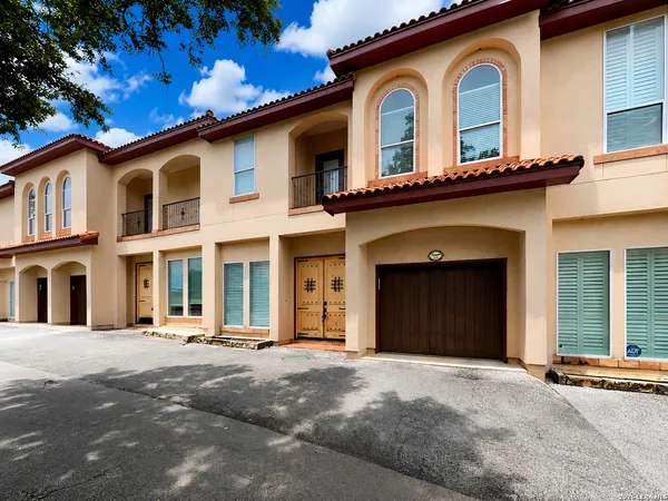$2,250 | 23510 Canyon Golf Road, Unit 102, San Antonio, TX 78258