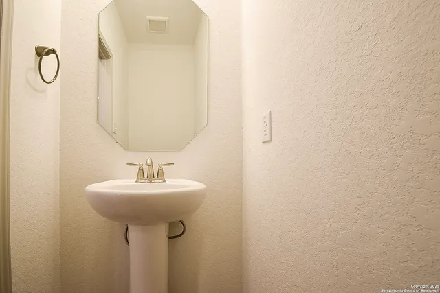 $1,850 | 10211 Tulipwood Run, Unit 102, San Antonio, TX 78252