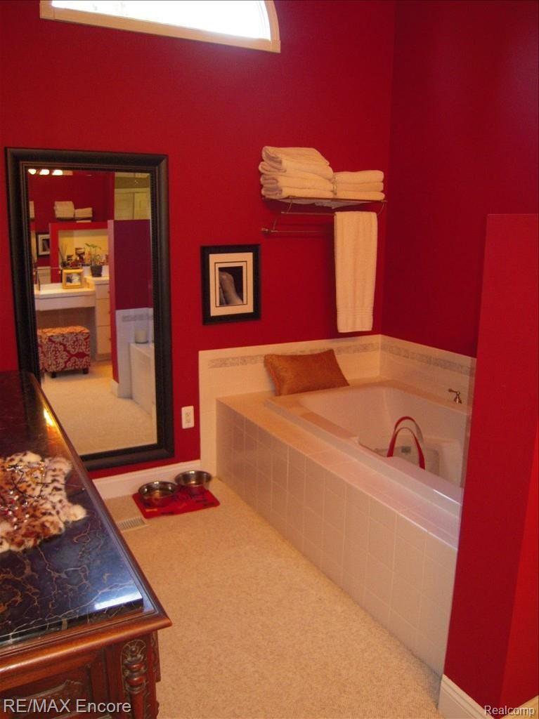 6185 Clarkston Road Clarkston, MI 48346 - Photo 19 of 33 MASTER SUITE/JETTED TUB