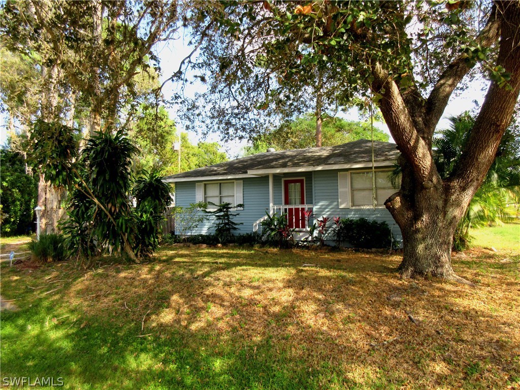 a view of a house with a yard