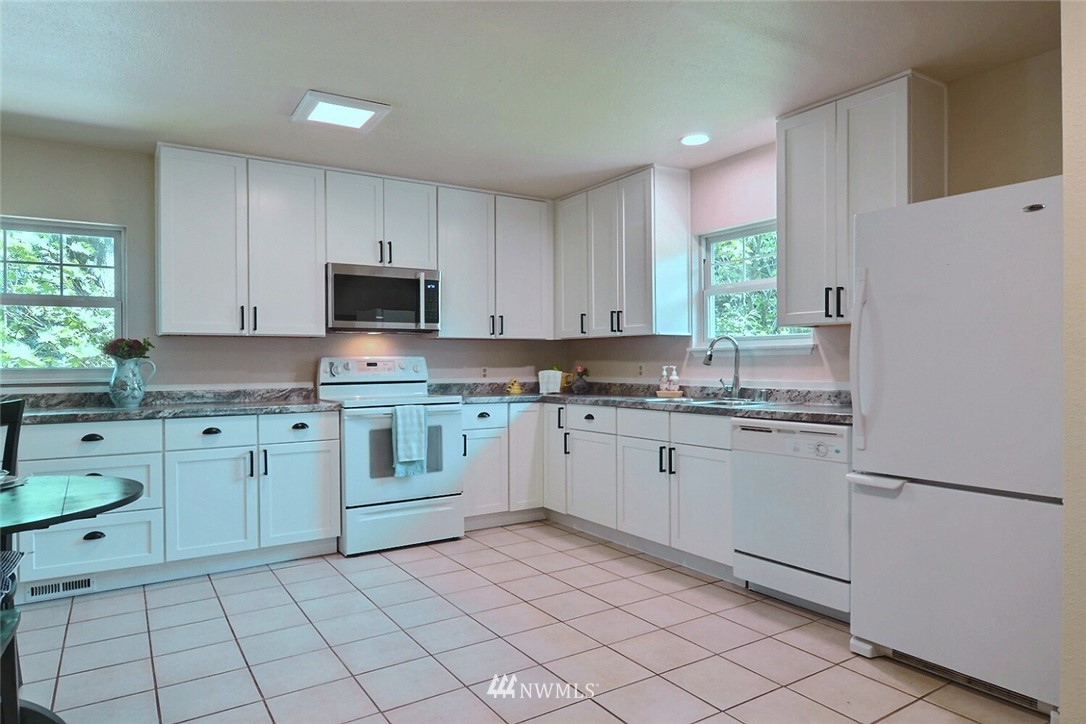 1140 Lidstrom Road Southeast Port Orchard, WA 98366 - Photo 8 of 25 Gallery Image 8