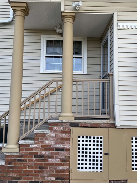 180 Bartlett Road Winthrop, MA 02152 - Photo 4 of 40 Gallery Image 4