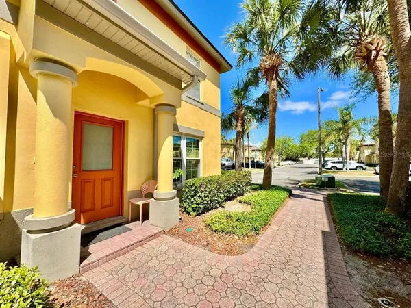 $2,400 | 160 Coquina Bay Drive, St. Petersburg, FL 33705