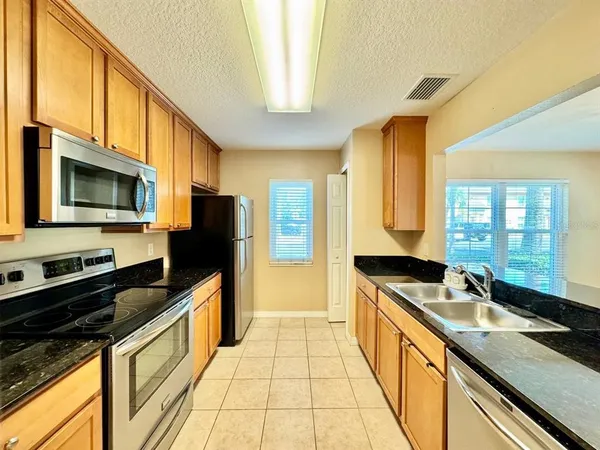 $2,400 | 160 Coquina Bay Drive, St. Petersburg, FL 33705