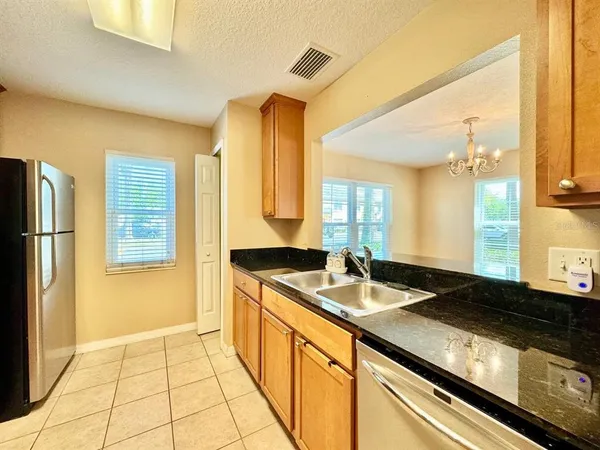 $2,400 | 160 Coquina Bay Drive, St. Petersburg, FL 33705