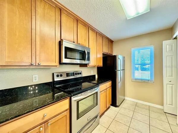 $2,400 | 160 Coquina Bay Drive, St. Petersburg, FL 33705