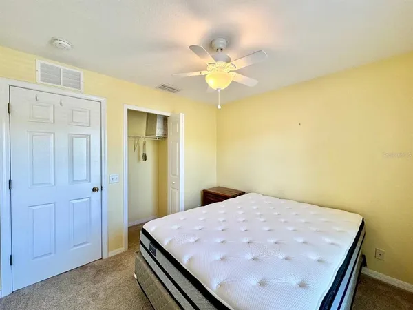 $2,400 | 160 Coquina Bay Drive, St. Petersburg, FL 33705
