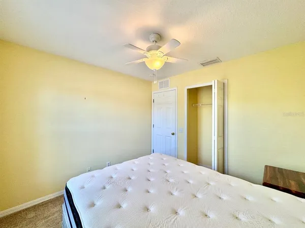 $2,400 | 160 Coquina Bay Drive, St. Petersburg, FL 33705