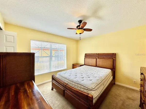 $2,400 | 160 Coquina Bay Drive, St. Petersburg, FL 33705