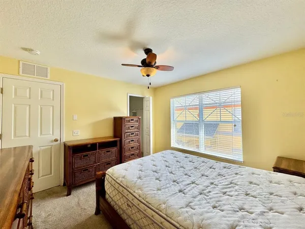 $2,400 | 160 Coquina Bay Drive, St. Petersburg, FL 33705