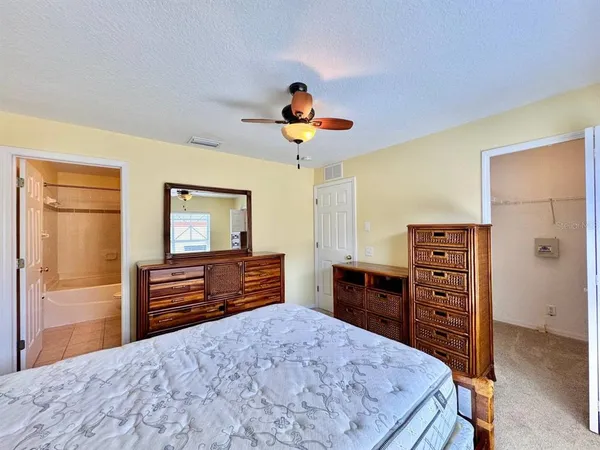 $2,400 | 160 Coquina Bay Drive, St. Petersburg, FL 33705