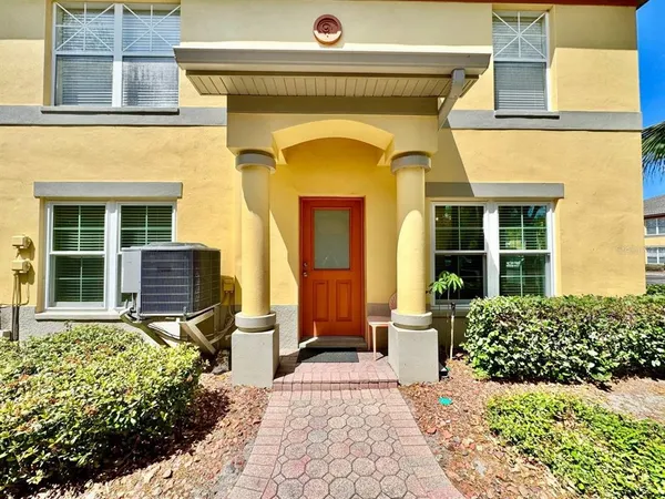 $2,400 | 160 Coquina Bay Drive, St. Petersburg, FL 33705