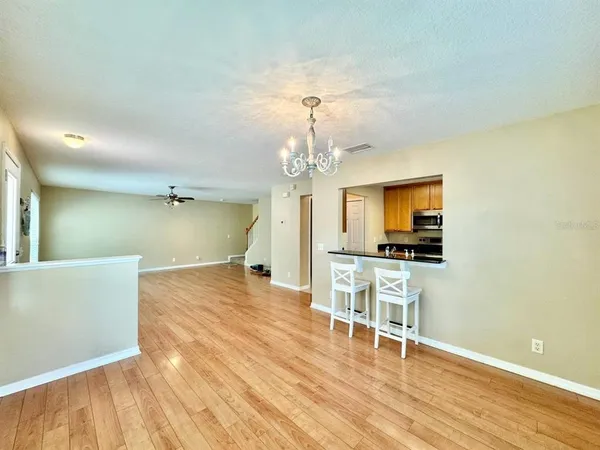 $2,400 | 160 Coquina Bay Drive, St. Petersburg, FL 33705