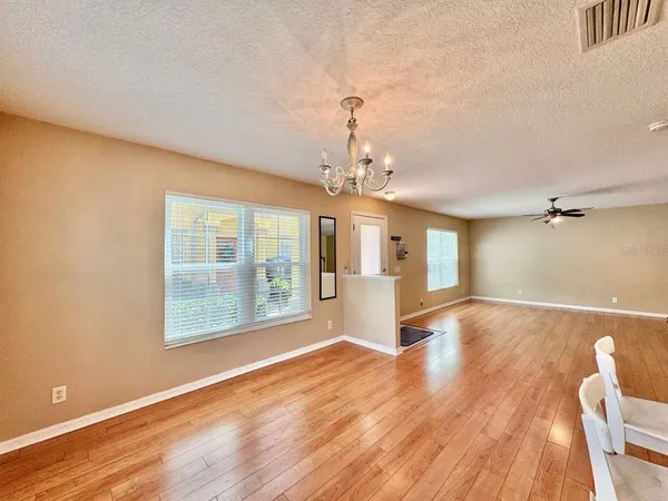 $2,400 | 160 Coquina Bay Drive, St. Petersburg, FL 33705