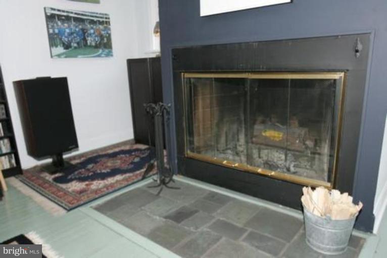 625 Deepdene Road Baltimore, MD 21210 - Photo 12 of 20 a room with a large mirror and furniture