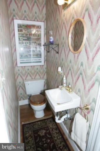 625 Deepdene Road Baltimore, MD 21210 - Photo 13 of 20 a bathroom with a sink and a mirror