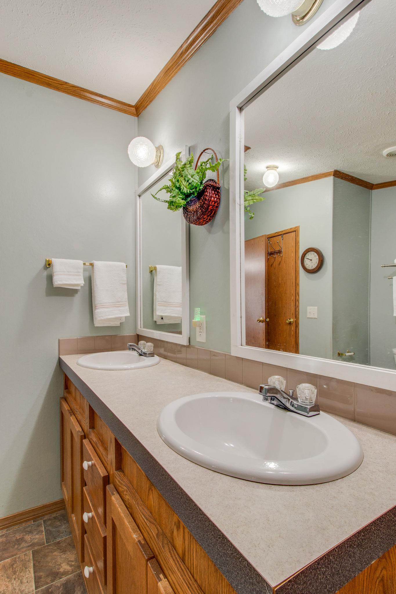 3957 Akin Ridge Road Williamsport, TN 38487 - Photo 22 of 28 Secondary Bathroom has a tub/shower combo