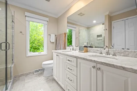 $1,695,000 | 150 North Suffolk Lane, Lake Forest, IL 60045