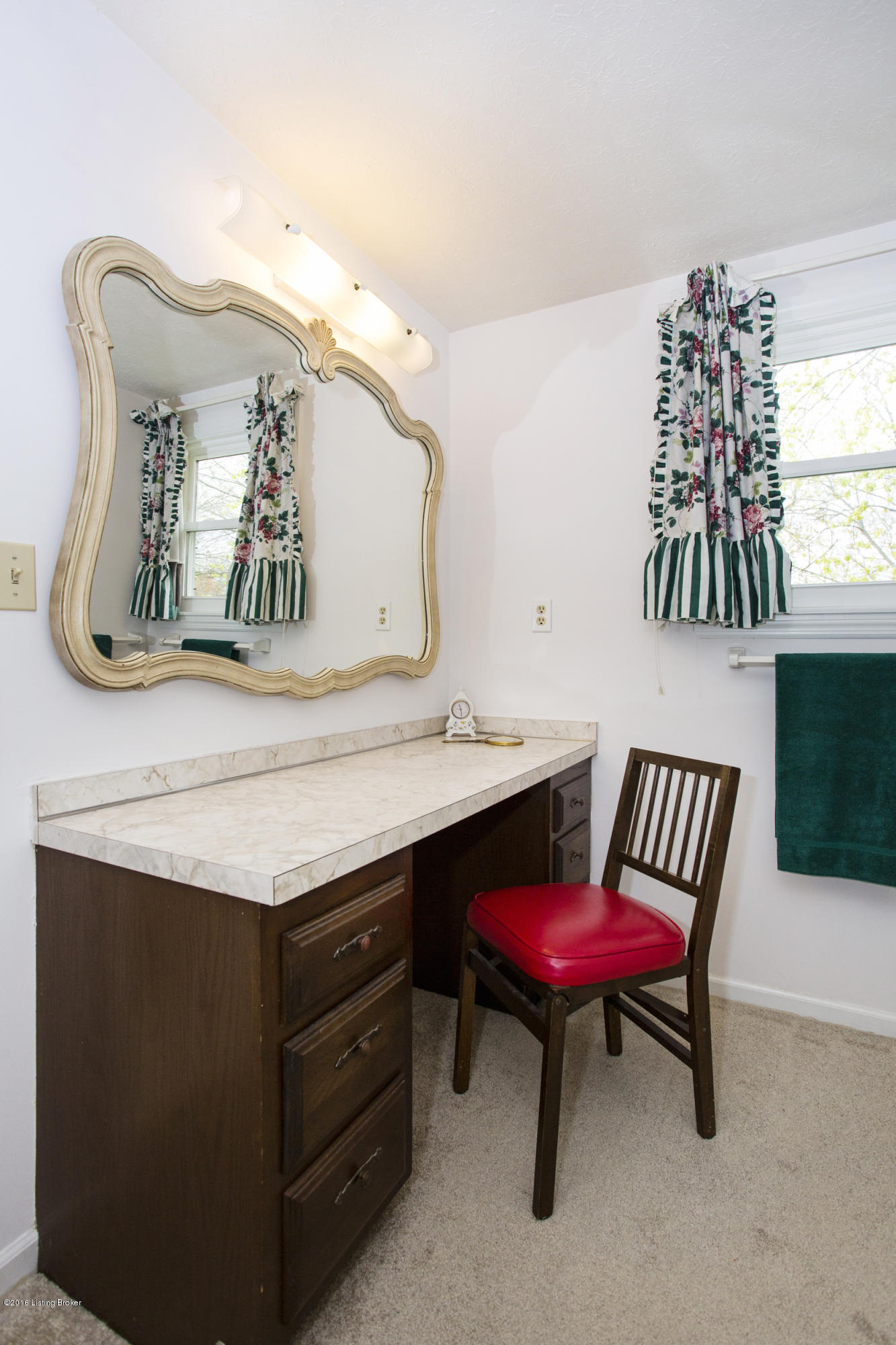 306 Alcott Road Louisville, KY 40207 - Photo 23 of 40 24-master dressing area