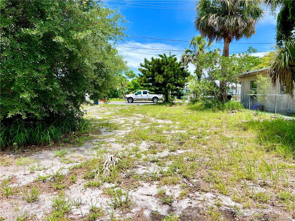 709 Southeast East Avenue Stuart, FL 34994 - Photo 2 of 3