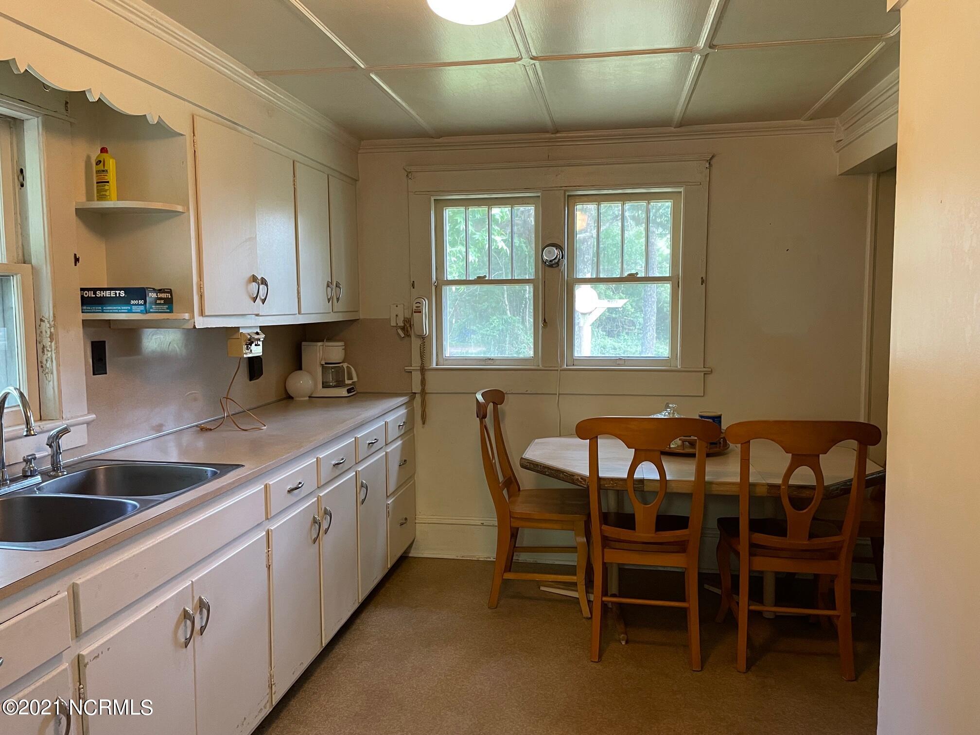 162 Smith Road Atlantic, NC 28511 - Photo 11 of 32 kitchen